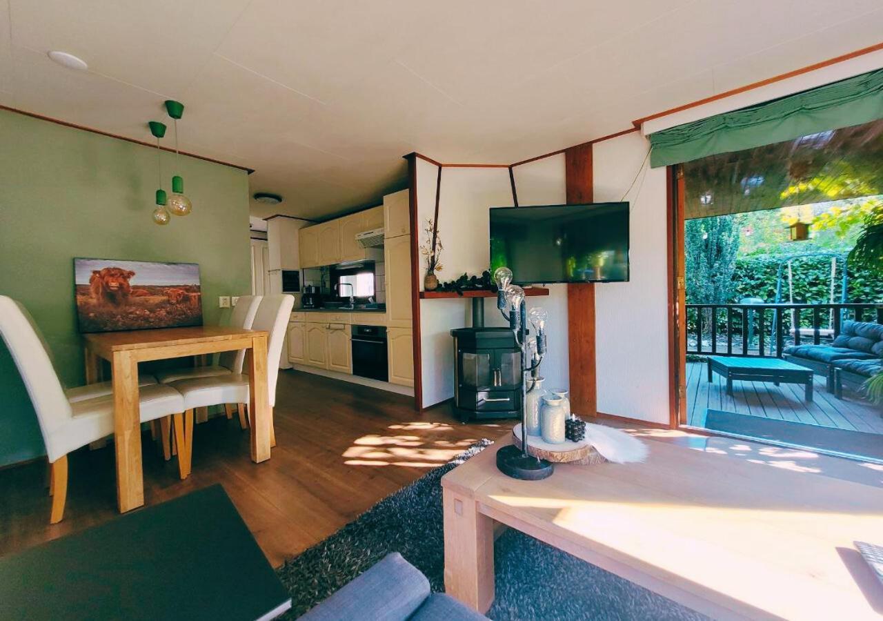 "De Jungle" Chalet Met Veranda Op Ijsselheide Hattemerbroek Veluwe Ngoại thất bức ảnh